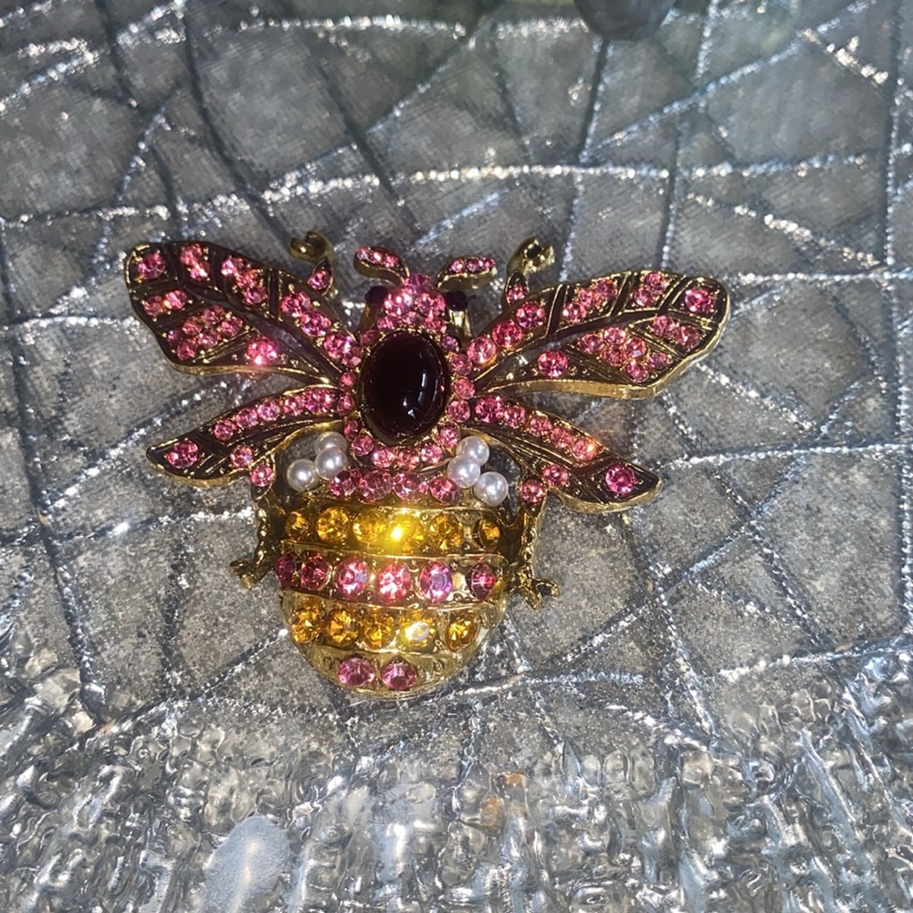 Bee-happy! PINK & GOLD Bee Brooch! - Picture 3 of 7
